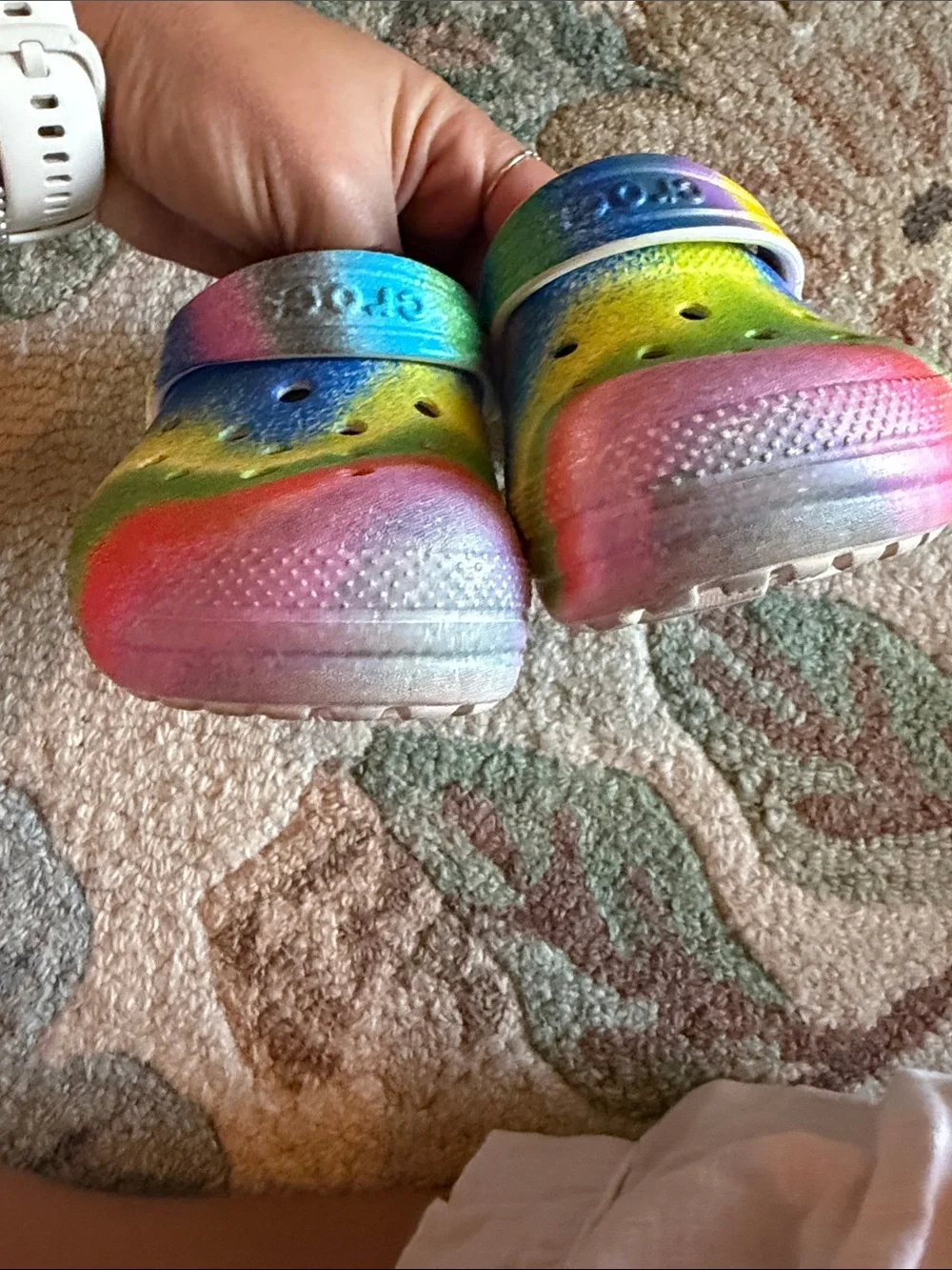 CROCS Kids Rainbow Tie-Dye Fuzzy Lined Clog